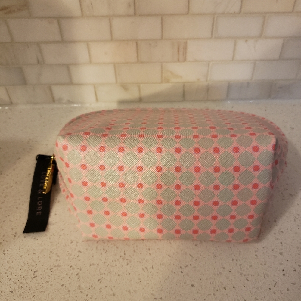 Love & Lore Cosmetic Bag NWT - Picture 2 of 3
